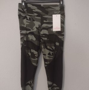 Leggings with mesh detail